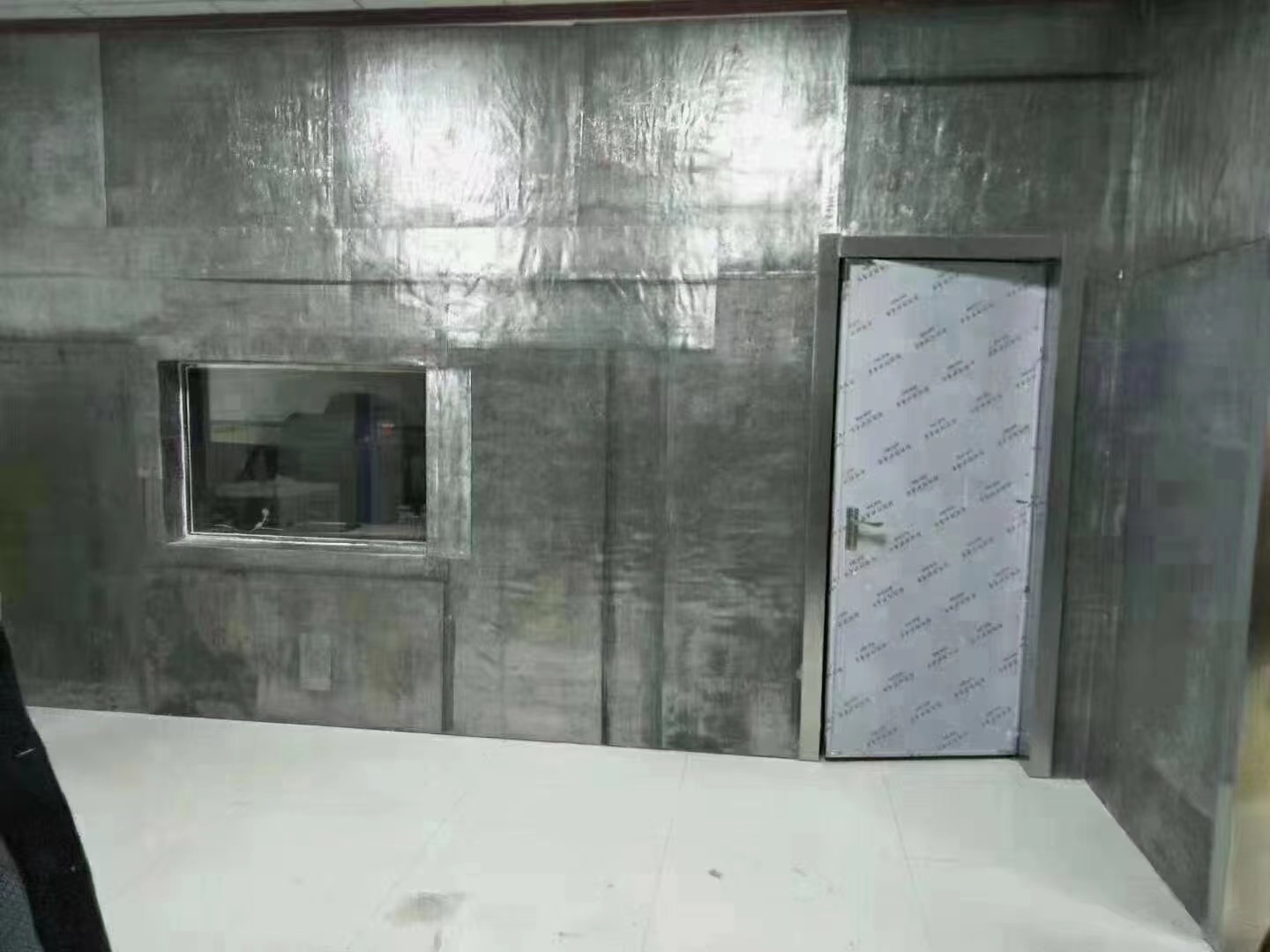 墙面铅板施工现场